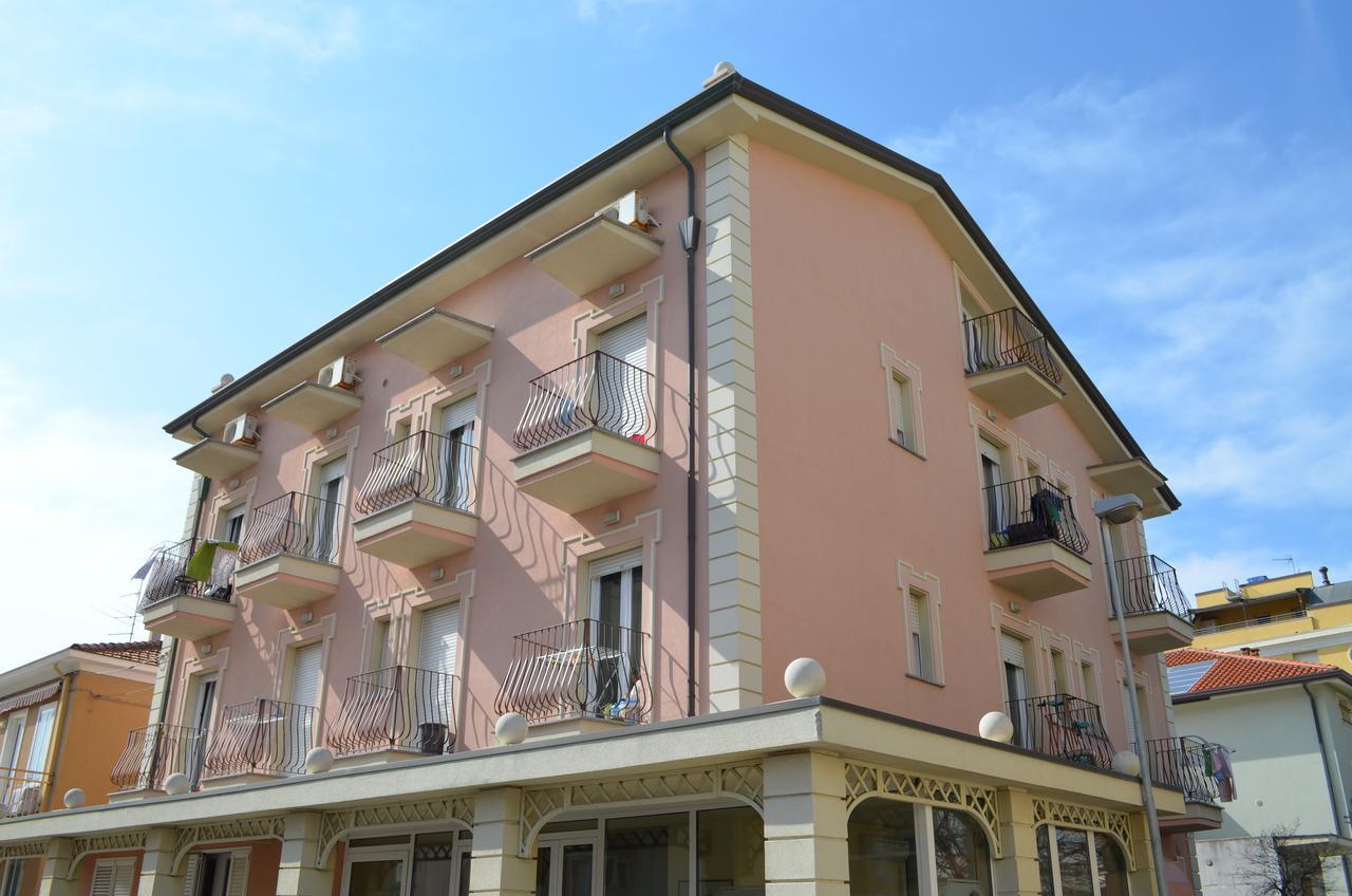 Residence Uno Studio&Suites 里米尼 外观 照片