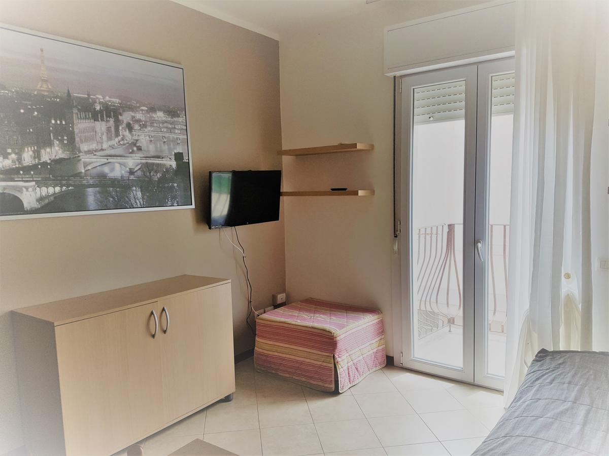 Residence Uno Studio&Suites 里米尼 外观 照片
